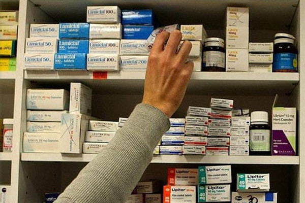 बाँके र कैलालीका १६ औषधि पसल निलम्बनमा